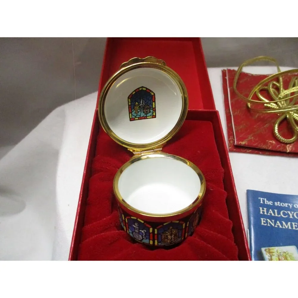 Enamel Box, Halcyon Days, Christmas 1989, Snuff Box,‎ Pill Box, Jewelry box,